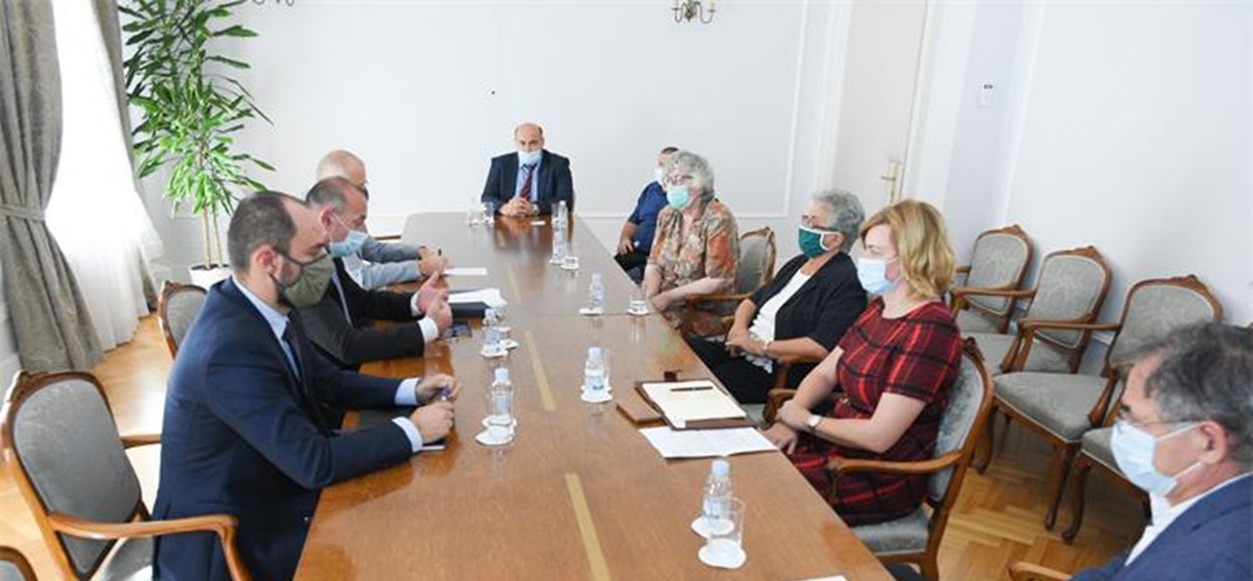 Potpredsjednici Medved i Milošević s predstavnicima Udruženja porodica "Protiv zaborava"